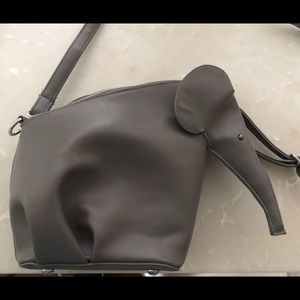 Grey elephant purse w zipper top